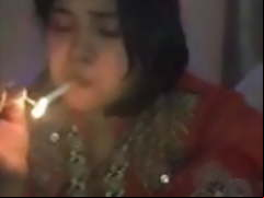 Pakistani aunty reads filthy dirty poem in Punjabi language
